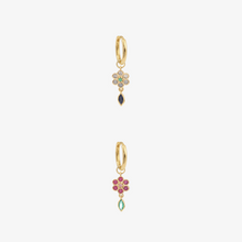 Load image into Gallery viewer, Mini boucle d'oreilles Miniflower 2 piercing charm Or 18 carats Sophie d'Agon Face