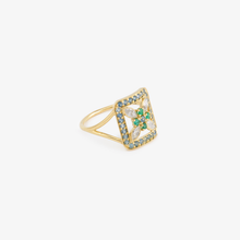 Load image into Gallery viewer, Sophie d'Agon, or jaune 18 carats, bague Rita 4, saphirs bleu gris changeant, diamants salt and pepper, émeraudes, profil