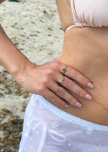 Load image into Gallery viewer, Solitaire Le Grand Bleu, bague papillon, bague étoile de mer, or jaune 18 carats, tourmaline, saphirs, diamants, Sabina Socol portee 5