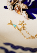 Load image into Gallery viewer, Chaîne de corps Sabina, extra longue, or jaune 18 carats, étoile de mer diamants blancs, poisson turquoise naturelle, nature morte 1