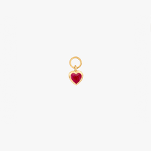 Load image into Gallery viewer, charm mini boucle d'oreilles Petit Coeur en or jaune 18 carats et rubis face