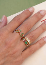 Load image into Gallery viewer, Ginger Emeraude Rubis saphir Rose Or 18 carats Sophie d'Agon portée 1