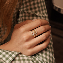 Load image into Gallery viewer, Rita Bague 4 diamant, or jaune et diamants blancs, porté