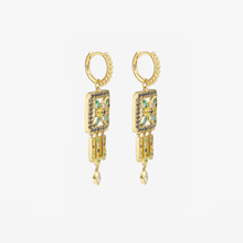 Load image into Gallery viewer, Boucles d'oreilles Rita 1 Verts en or 18 K, Saphirs, Diamants et émeraudes Profil