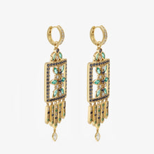 Load image into Gallery viewer, Boucles d'oreilles Rita 1 Verts en or 18 K, Saphirs, Diamants et émeraudes profil