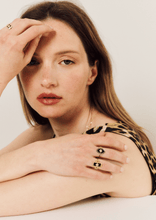 Load image into Gallery viewer, Bague Ava 3 jaune émaillée de noir, diamants champagne, saphirs jaunes et 2 diamants noirs portée 2
