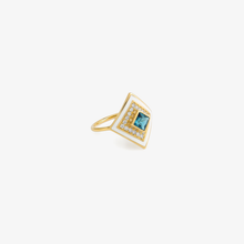 Load image into Gallery viewer, Ginger Bague 4 Océan, Sophie d'Agon, émail blanc, diamants salt and pepper, tourmaline, or jaune 18 carats recyclé, profil
