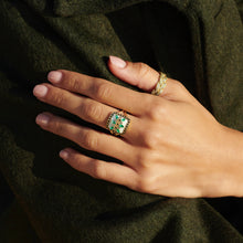 Load image into Gallery viewer, Bague Aina 1 Brume Porté 1
