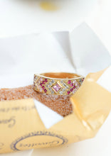 Load image into Gallery viewer, Ani bague 3 Rose en or 18K avec diamants salt &amp; pepper, saphir rose nature morte 1
