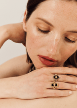 Load image into Gallery viewer, Bague Ava 3 jaune émaillée de noir, diamants champagne, saphirs jaunes et 2 diamants noirs portée 1
