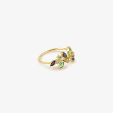 Load image into Gallery viewer, Bague camélia or saphirs bleu emeraude verte sophie d&#39;agon profil
