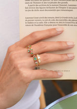 Load image into Gallery viewer, Ginger Emeraude Rubis saphir Rose Or 18 carats Sophie d&#39;Agon portée 2
