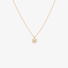 Load image into Gallery viewer, Chez Sophie d'Agon, on aime tout particulièrement les pierres précieuses de couleur, il fallait donc une bonne raison pour travailler le diamant blanc. Notre collier Miniflower s'y prête parfaitement. Délicat et étincelant, le collier Miniflower Diamant dépose sur votre peau une fleur de diamants.

Les diamants utilisés pour nos créations sont naturels et certifiés "libres de conflit". Ils sont de pureté VS1 et de couleur GH. (pour les bijoux de la collection Full Diamond).
