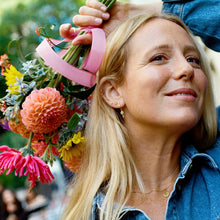 Load image into Gallery viewer, Puce d&#39;oreilles Georgia 1 Turquoise or jaune 18 carats, turquoise porté 2
