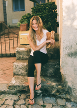 Load image into Gallery viewer, Collier Tarot, or jaune 18 carats, saphir rose, saphir jaune, émeraude, diamants blancs, porté 6
