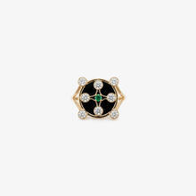 Load image into Gallery viewer, Sophie d'Agon, bague en or jaune 18 carats, Selene, onyx, diamants, diamants blancs, émeraude, face
