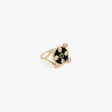 Load image into Gallery viewer, Sophie d'Agon, bague en or jaune 18 carats, Selene, onyx, diamants, diamants blancs, émeraude, profil
