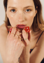 Load image into Gallery viewer, Gaia bague 2 diamants or jaune, diamants blancs, porté 2
