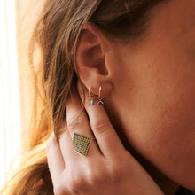 Load image into Gallery viewer, Piercing mini boucle d'oreilles saphir bleu turquoise Or 18 carats Sophie d'Agon
