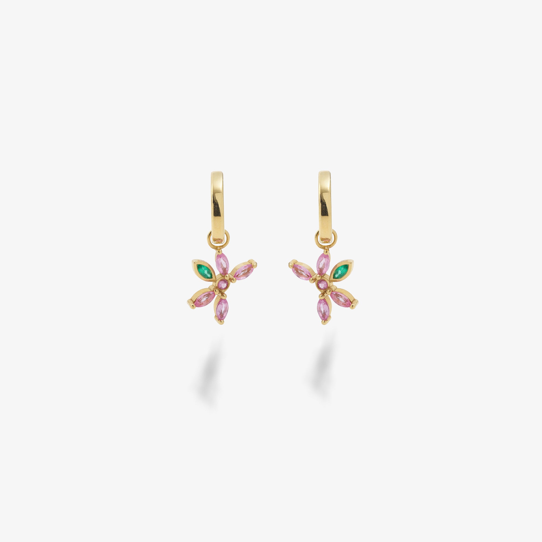 Boucles d’oreilles Georgia or jaune, émeraudes et saphirs roses face